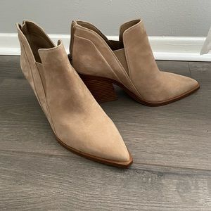 Vince Camuto Gradina Block Heel Bootie Sz 8